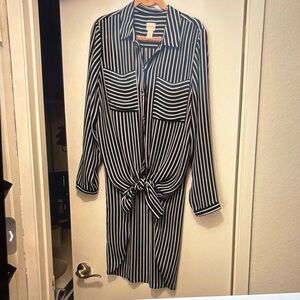 Chico’s Long Tie Front Striped Blouse Size Large (2)